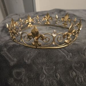 Elegant Gold Fleur-de-Lis Tiara